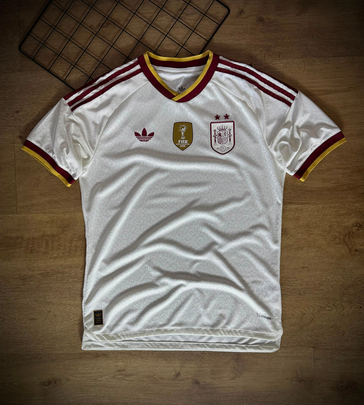 Camisa Espanha Away 2026 Jogador - 2 estrelas + Patch Campeã da Copa do Mundo - Pronta entrega