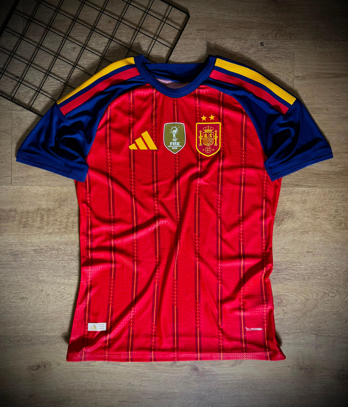 Camisa Espanha Home 2026 Jogador - 2 estrelas + Patch Campeã da Copa do Mundo - Pronta entrega