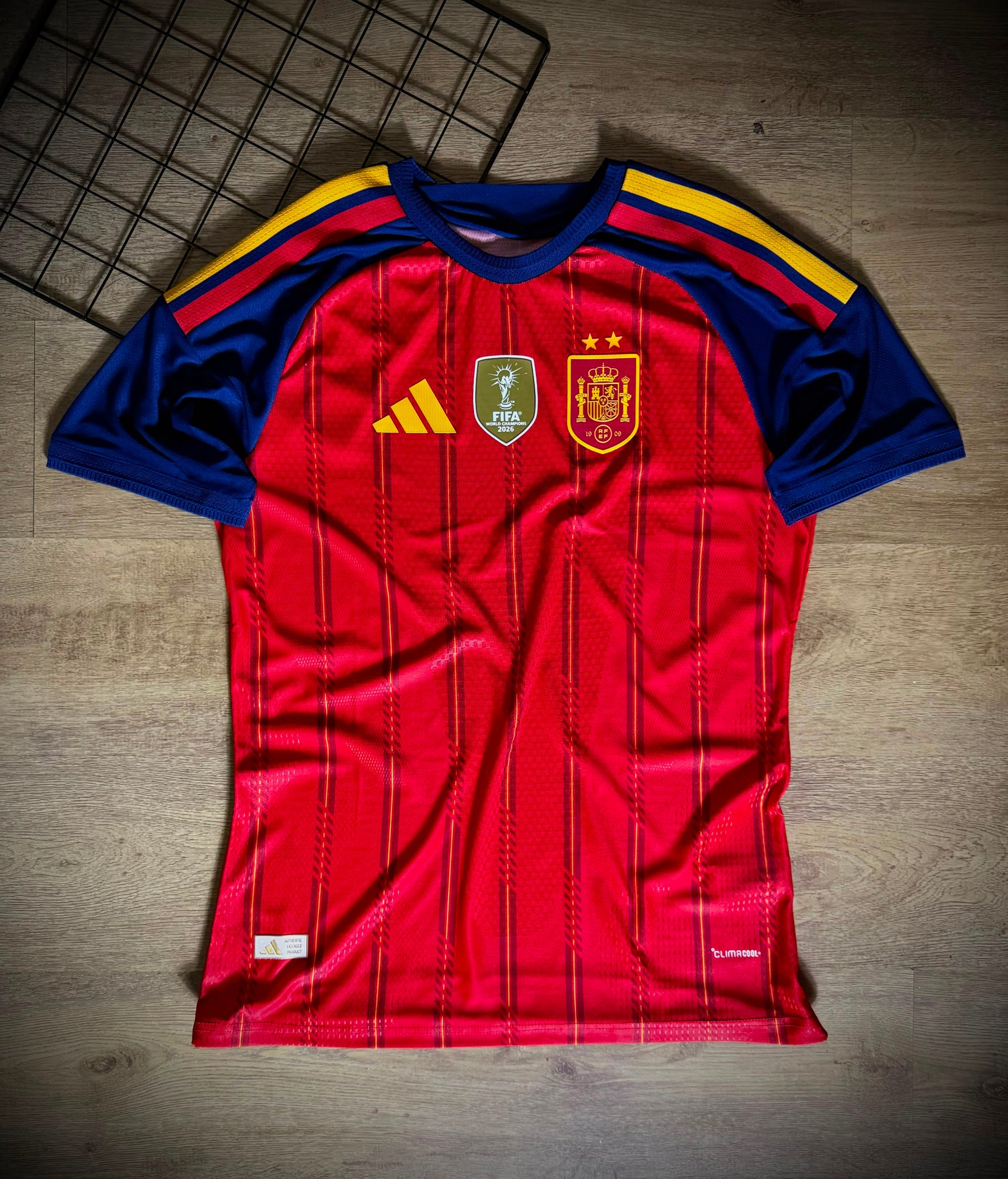 Camisa Espanha Home 2026 Jogador - 2 estrelas + Patch Campeã da Copa do Mundo - Pronta entrega