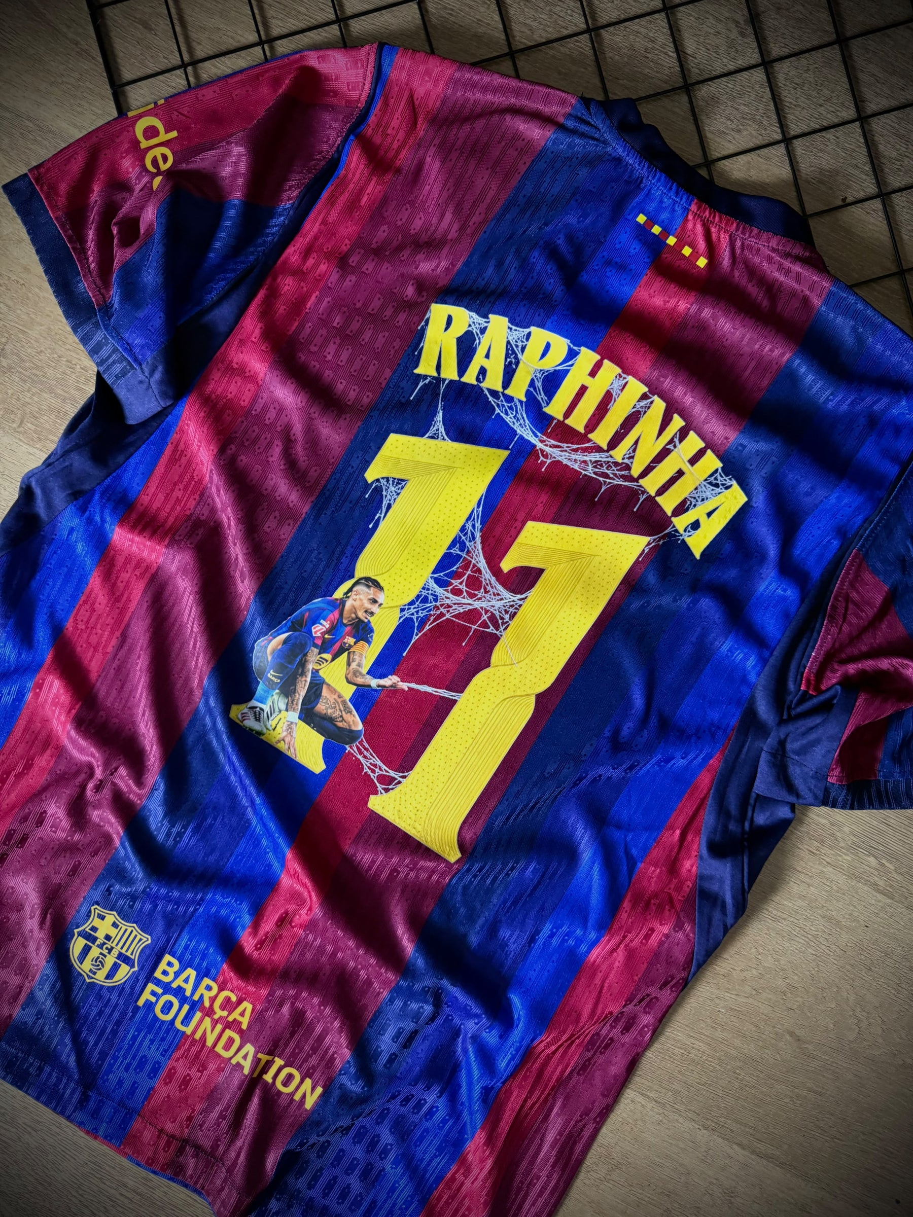Camisa Barcelona Home 2026/27 Jogador - Raphinha 11 Homem aranha - Pronta entrega