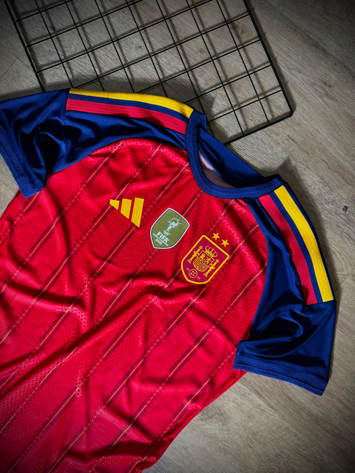 Camisa Espanha Home 2026 Jogador - 2 estrelas + Patch Campeã da Copa do Mundo - Pronta entrega
