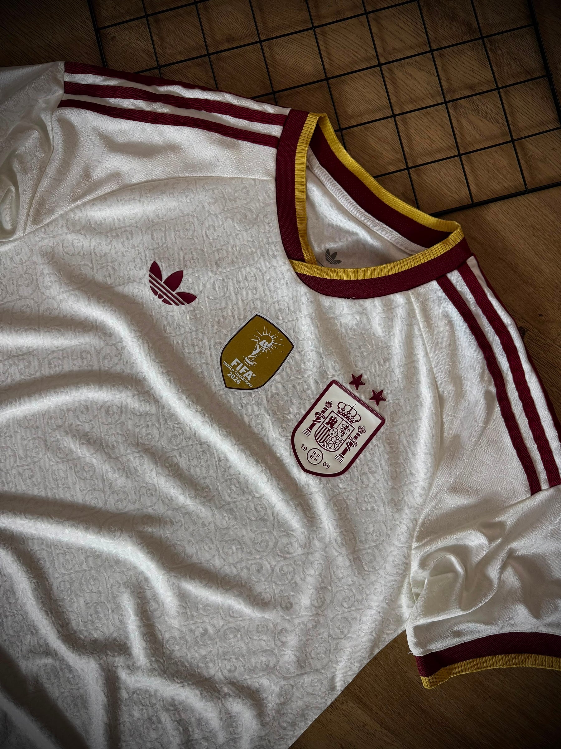 Camisa Espanha Away 2026 Jogador - 2 estrelas + Patch Campeã da Copa do Mundo - Pronta entrega